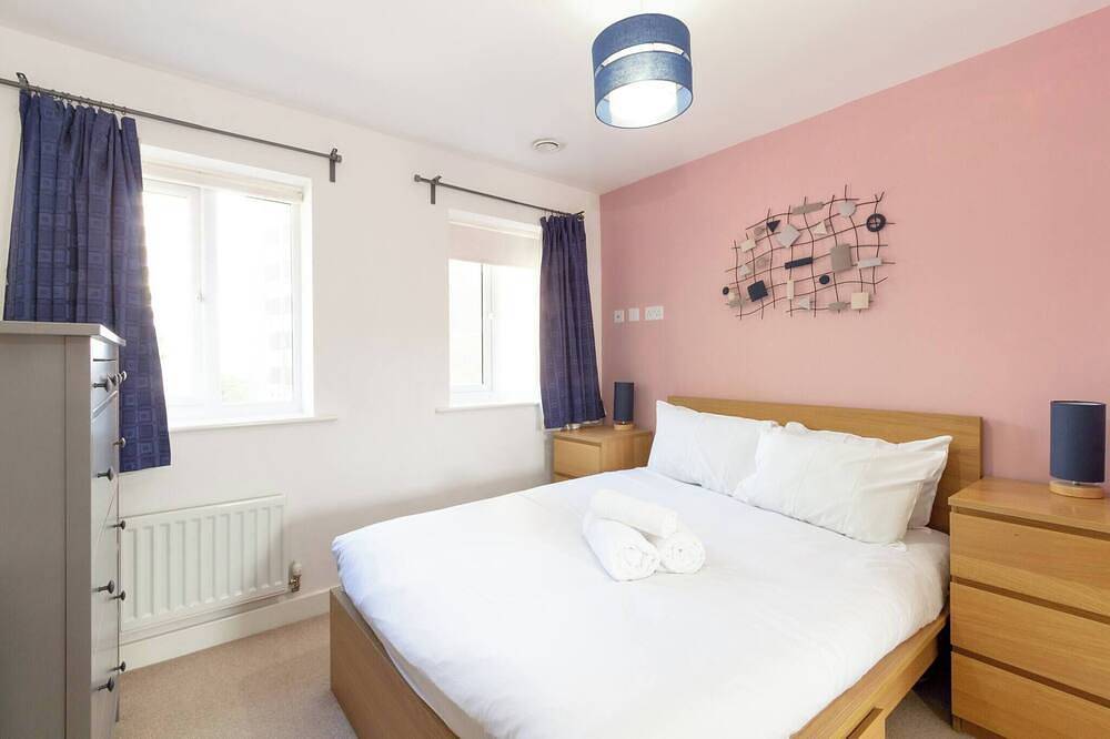 Homely 4Bd Townhouse Next to Hanley Park in Stoke-on-Trent, Midlands