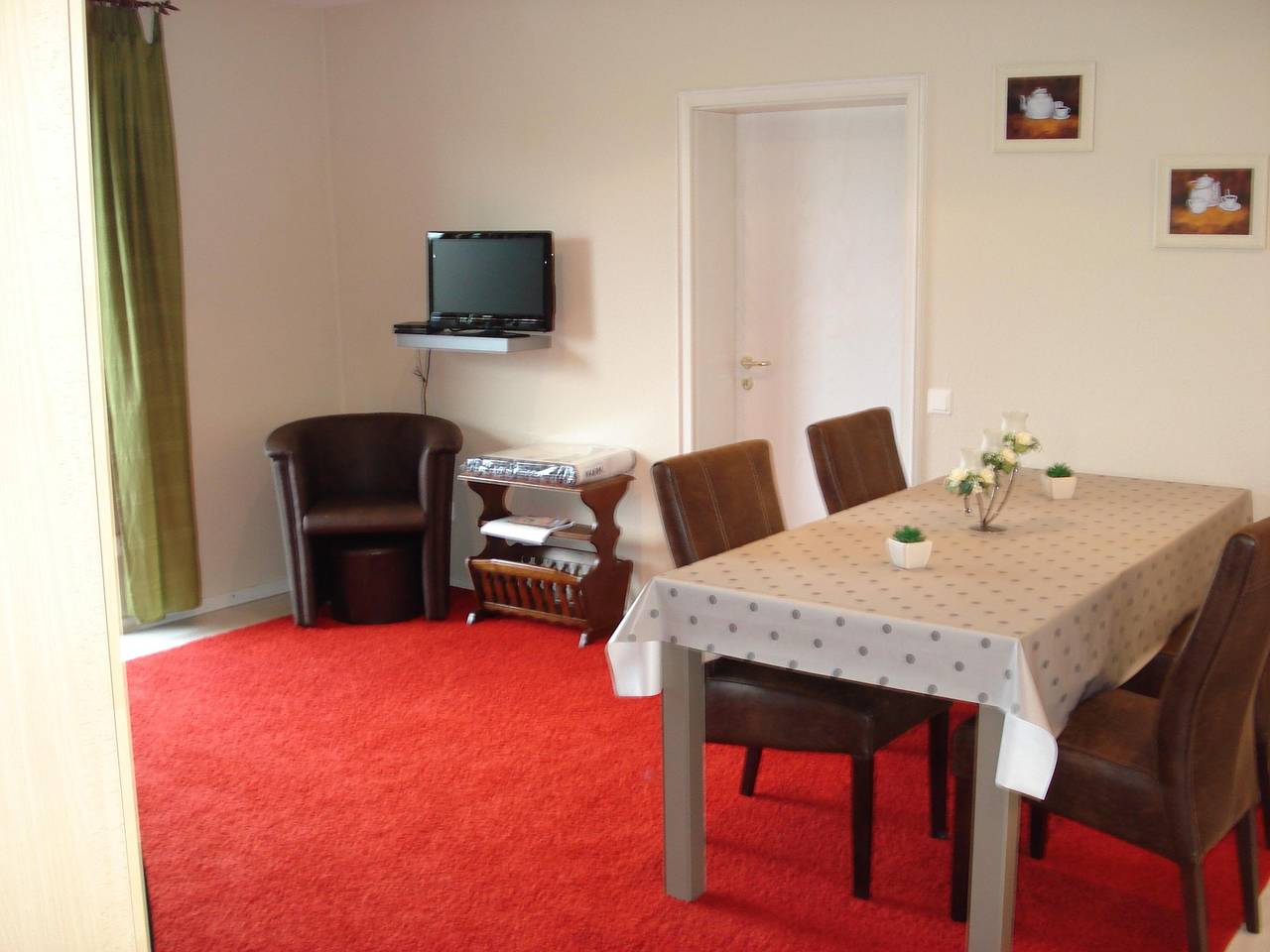 Ganze Ferienwohnung, 4-Bett-Ferienwohnung Gartenblick in Steffeln, Vulkaneifel