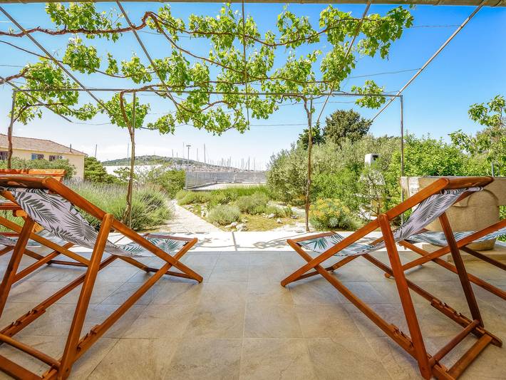 Ferienhaus für 8 Personen, mit Terrasse und Garten auf Murter