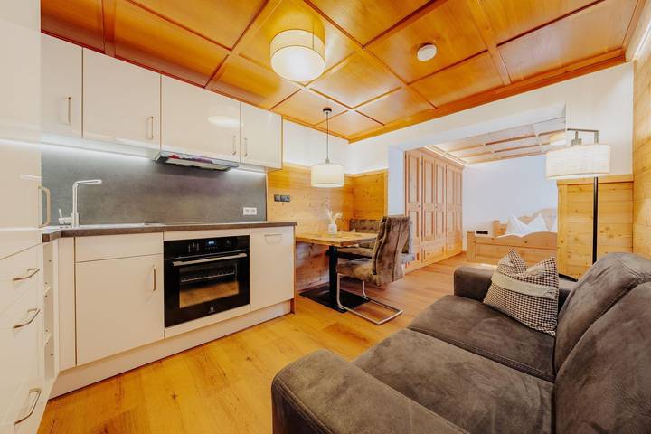 Ferienwohnung für 2 Personen, mit Terrasse und Ausblick sowie Garten in Silbertal