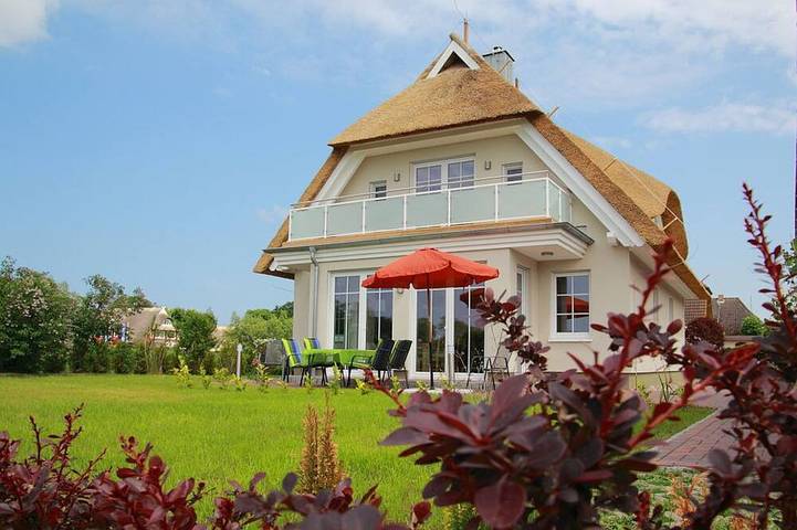 Bungalow voor 6 personen, with tuin and sauna as well as balkon in Ahrenshoop