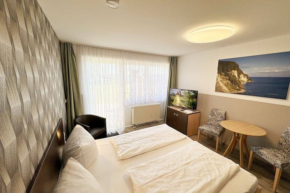 Ganze Wohnung, Wohnung 04 mit Terrasse und Boddenblick - Mr: Haus Inselperle mit Blick auf den in Alt Reddevitz, Mönchgut
