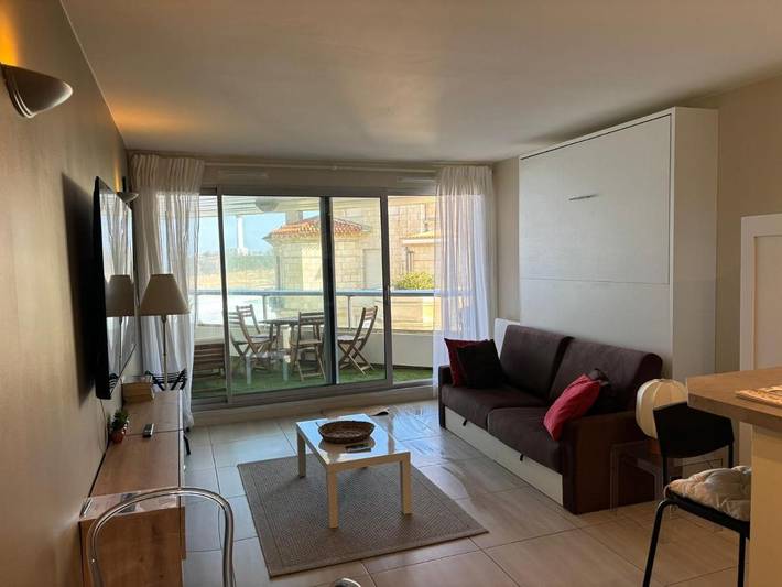 Gîte pour 2 personnes, avec vue ainsi que terrasse et sauna dans Plage du Miramar - 3