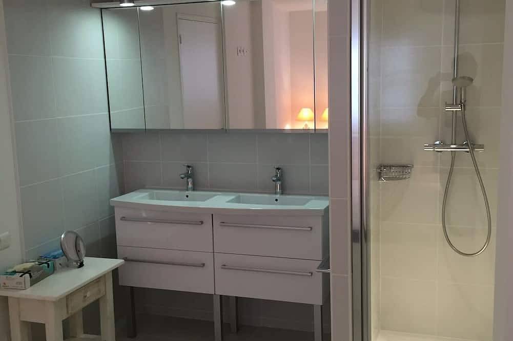 Entire apartment, High Standing Apartment in Port Cogolin, Gassin