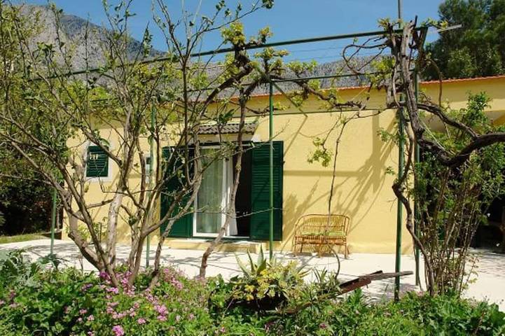 Smještaj za odmor za 6 osoba, s Balkon i Terasa, kao i Vrt u Drvenik