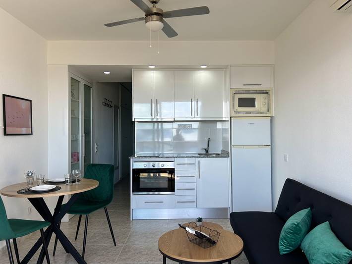 Apartamento para 3 personas, con vistas y jardín además de piscina y terraza en Roses