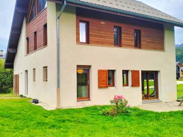 Location de vacances pour 8 personnes, avec jardin à Corrençon-en-Vercors