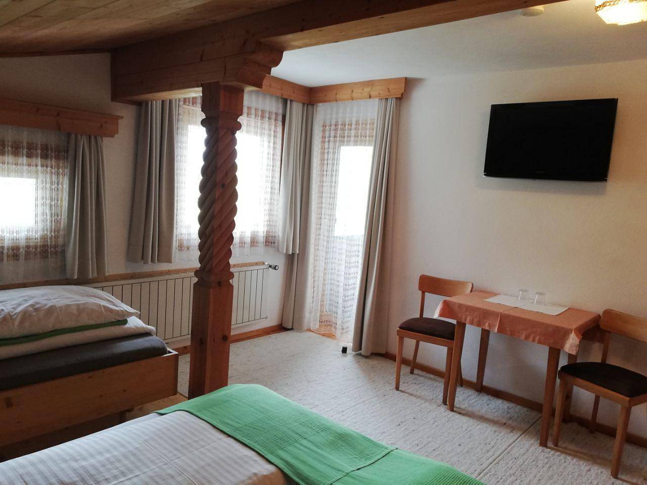 Ganze Ferienwohnung, Doppelzimmer "Zimmer 3" in Sautens, Ötztal