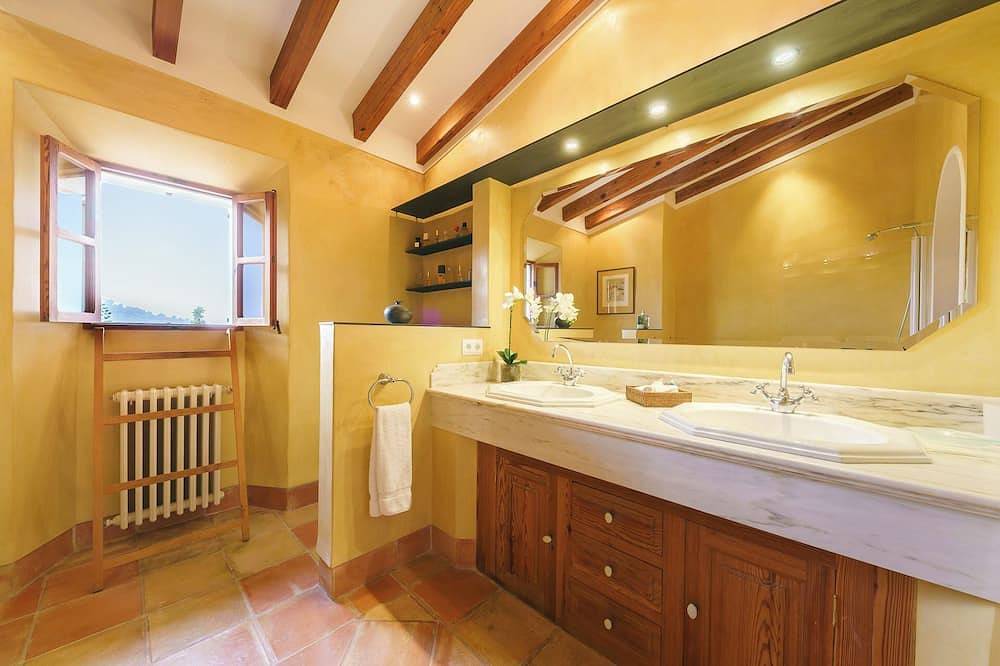 Central Villa in Deia with Village and sea views in es Clot, Deià