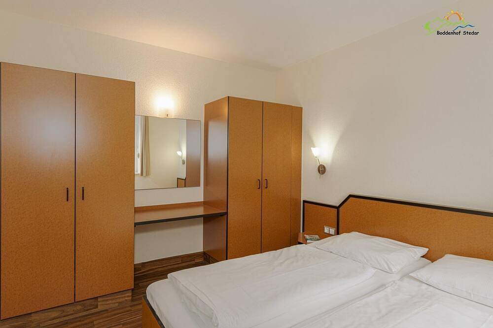 Ganze Wohnung, Boddenhof Apartment 44 - Terrasse, Hund willkommen - Boddenhof Stedar in Buschvitz, Bergen auf Rügen und Umgebung