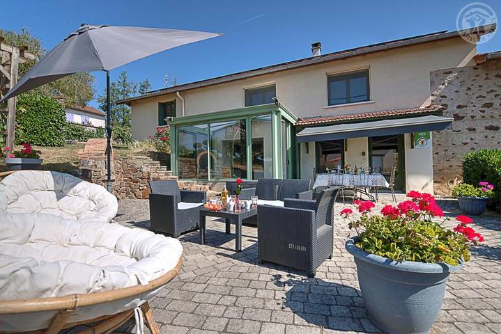 Location de vacances pour 8 personnes, avec Terrasse ainsi que Jardin et Vue à Saint-Galmier - 4