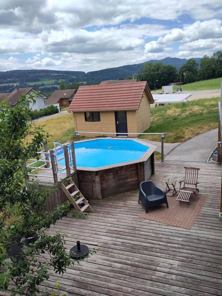 Gîte pour 4 personnes, avec Terrasse ainsi que Jardin et Piscine