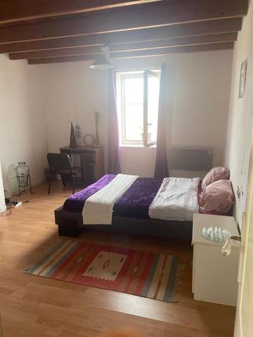 Cottage pour 2 personnes, avec terrasse et jardin ainsi que vue et piscine à Pusignan