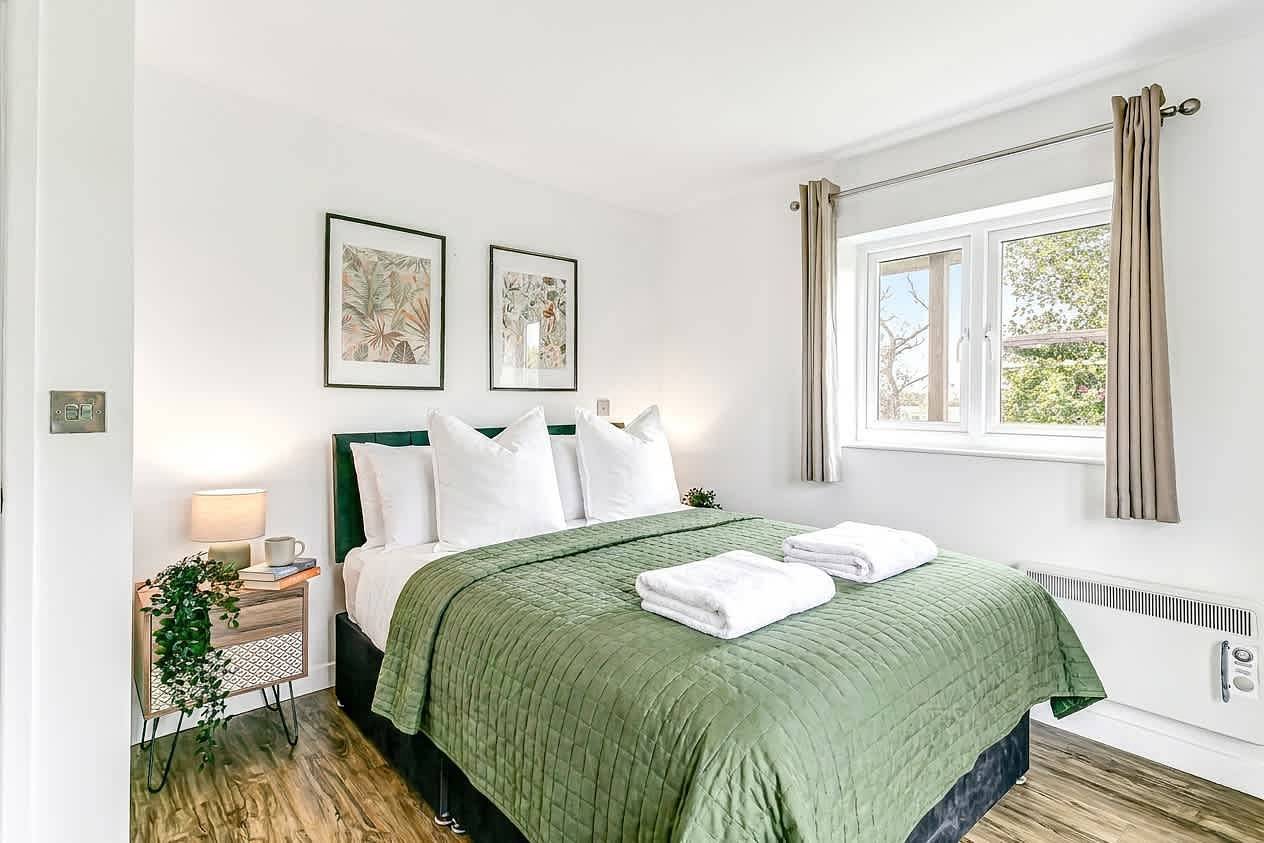 Modern 2 Bed Sidmouth Holiday Chalet w Terrace in Branscombe, Jurassic Coast