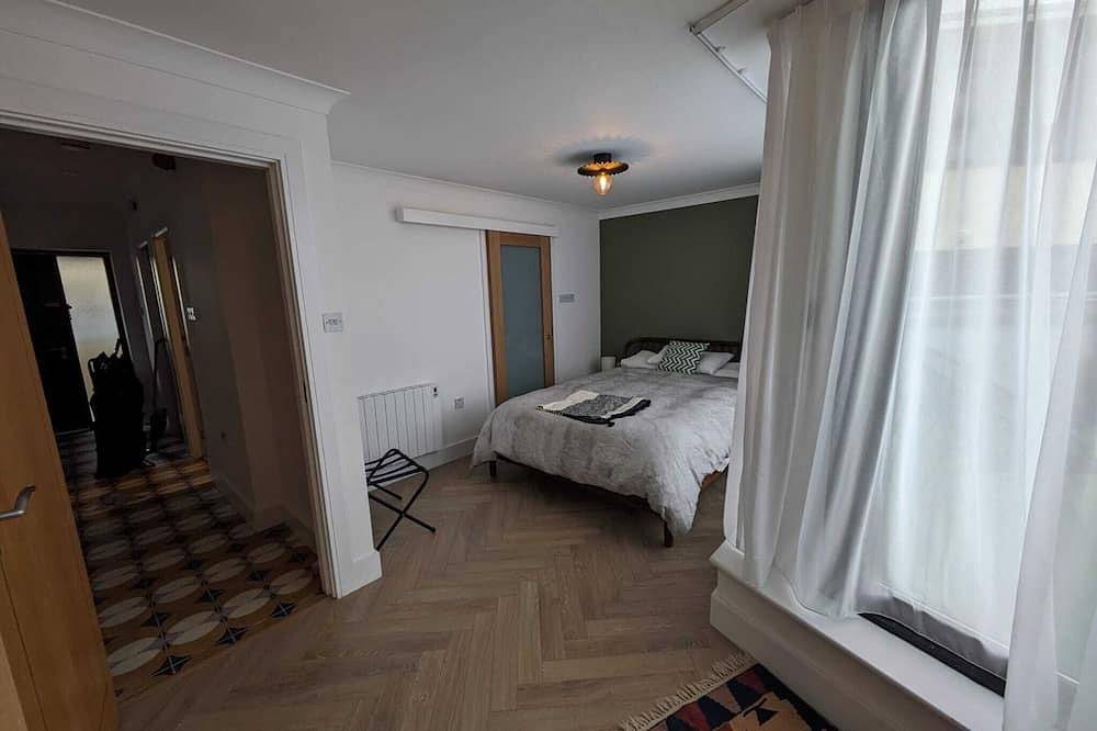 Entire apartment, Where the city meets the sea in Salthill, Galway