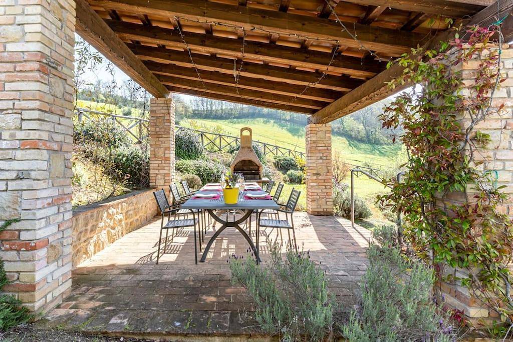 Luxury Villa with Pool, Stunning Location in San Ginesio, Parco nazionale dei Monti Sibillini