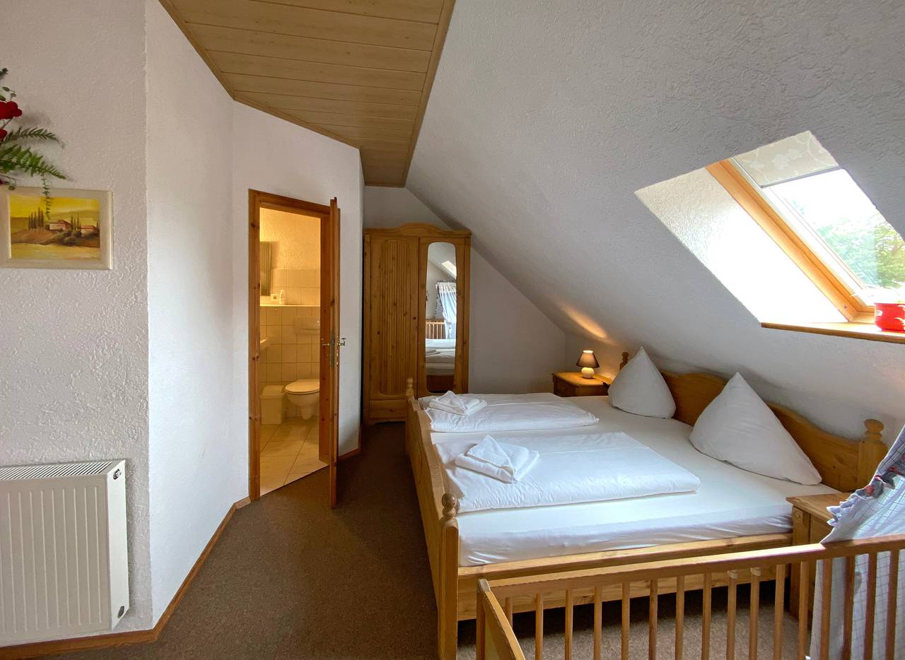 Doppelzimmer Julius mit Kinderbett in Stolpen, Elbsandsteingebirge