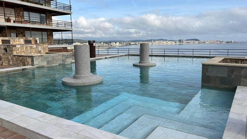 Ferienwohnung für 5 Personen, mit Balkon und Garten sowie Kinderpool in Calonge