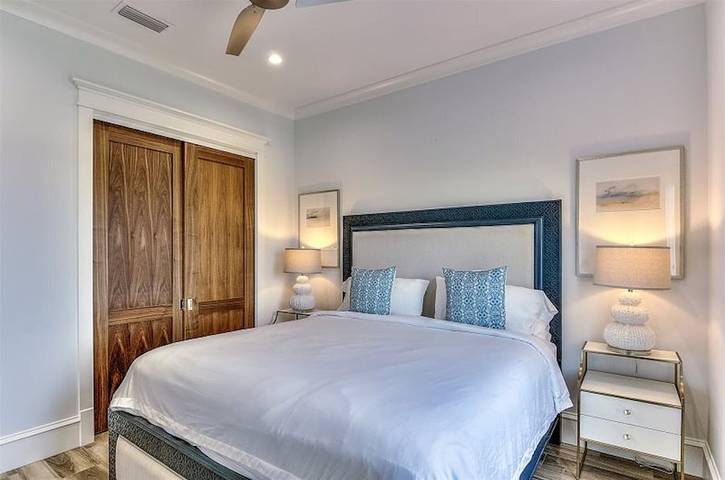 Beach rental for 26 people, with hot tub and yard in Miramar Beach