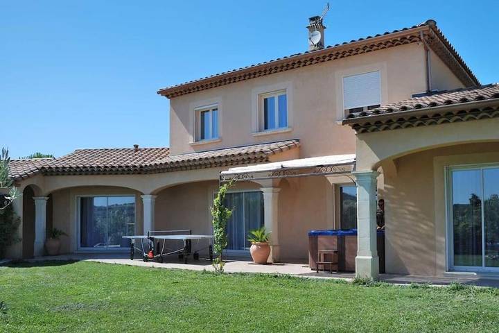 Location de vacances pour 9 personnes, avec jardin ainsi que jacuzzi et piscine, animaux acceptés à Saint-Maurice-sur-Eygues - 4