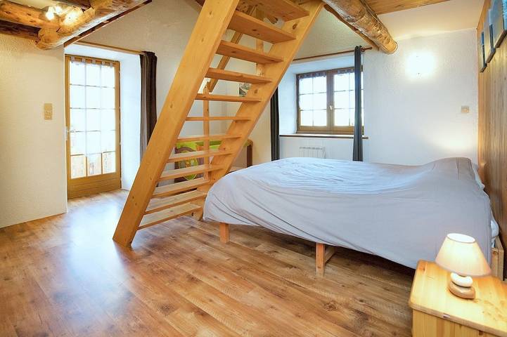 Gîte pour 14 personnes, avec balcon ainsi que jardin et sauna dans Les Vignères - 3