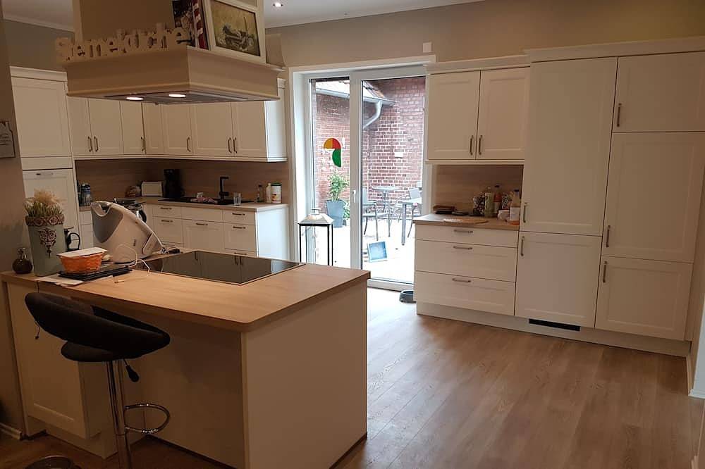 Ganze Wohnung, Sehr große Ferienwohnung mit toller Terrasse, riesiger Küche in Stemmer, Minden