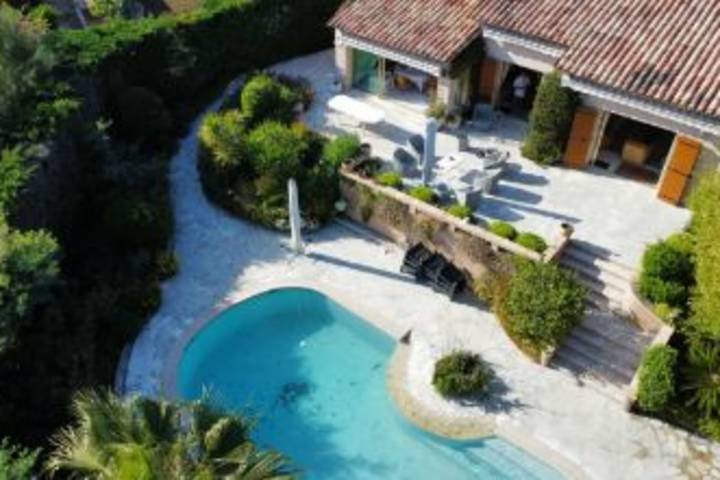 Villa pour 8 personnes, avec Terrasse ainsi que Jardin et Piscine
