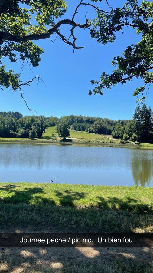 Gîte pour 10 personnes, avec piscine ainsi que vue et jardin à Neuvic-Entier