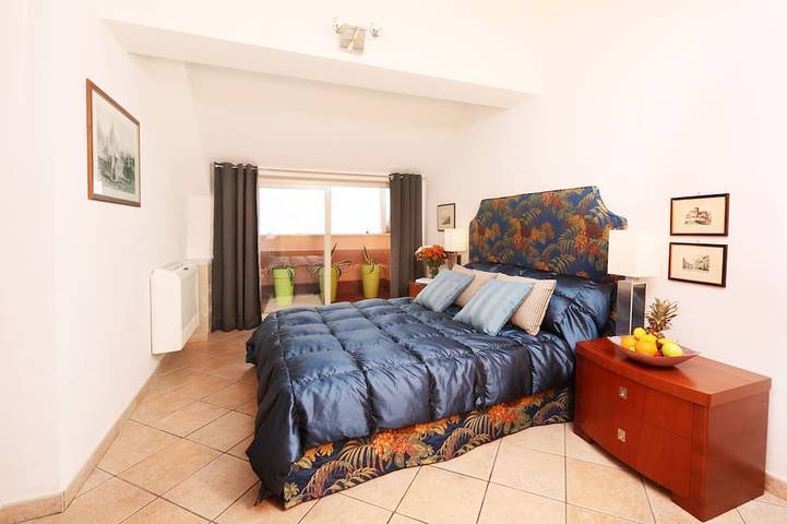 Appartamento intero, Spazioso appartamento 4 camere da letto, centro di Taormina, terrazze vista mare in Taormina, Provincia di Messina