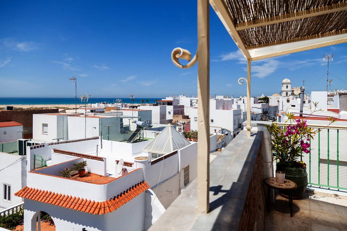 Ganze Wohnung, Einzimmerapartment "Gloria 4" im historischen Zentrum nahe dem Strand mit Dachterrasse und Wlan in Conil De La Frontera, Costa De La Luz