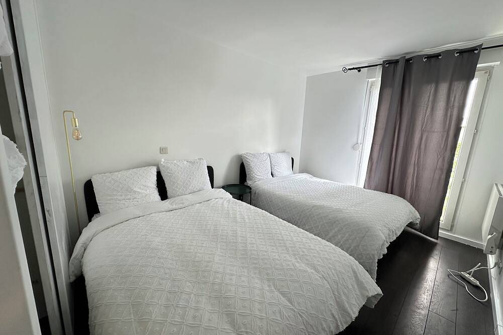 Entire apartment, Elegant 3 Rooms with Free Parking in Saint Denis University by immo kit Bnb in Saint-Denis, Seine-Saint-Denis