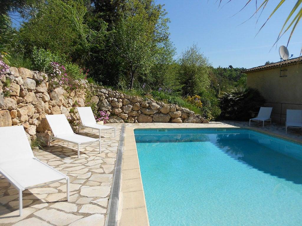 Le Mas de Frayère, entre Grasse, Cannes et Nice - La chambre "Coquelicot" in Le Rouret, Côte méditerranéenne (France)