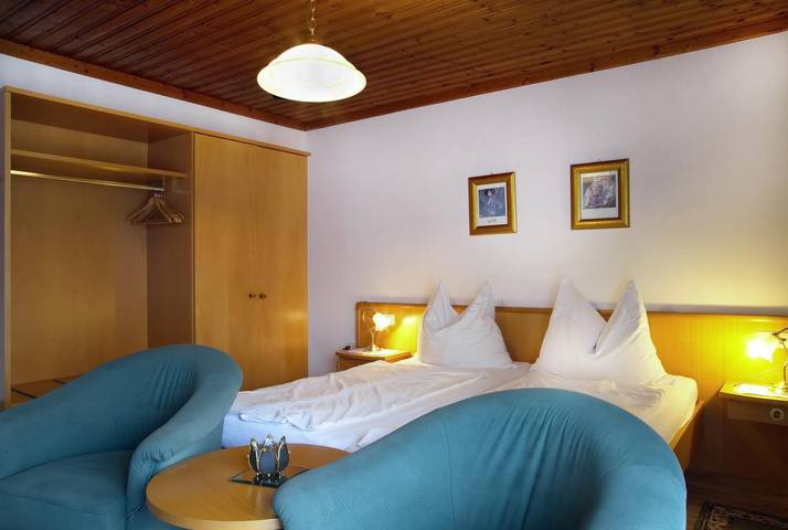 Ganze Ferienwohnung, Doppelzimmer mit Dusche, Wc in Saalfelden am Steinernen Meer, Pinzgau