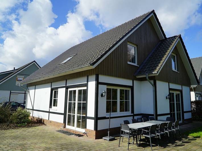 Ferienhaus für 12 Personen, mit Garten und Sauna