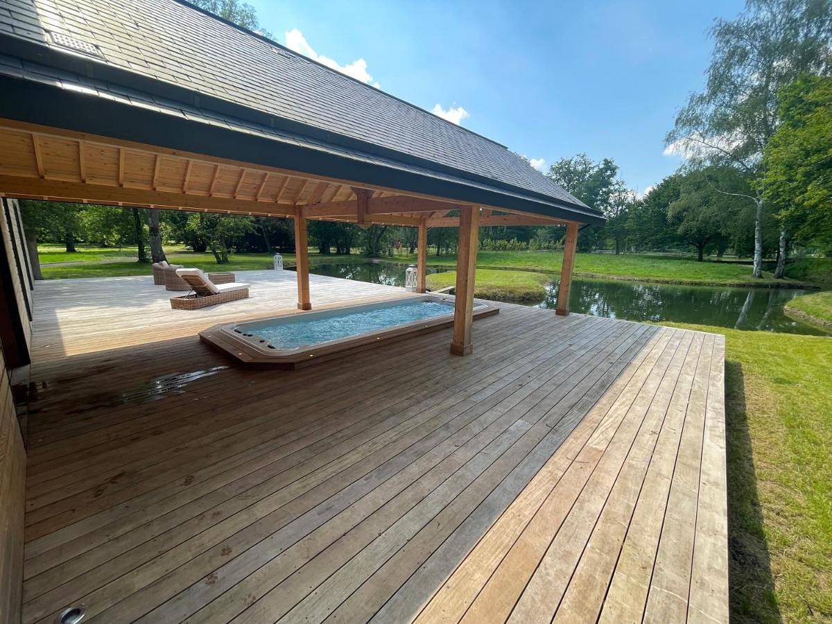 Double Room with Lake View in Montreuil-sur-Epte, Parc naturel régional du Vexin Français