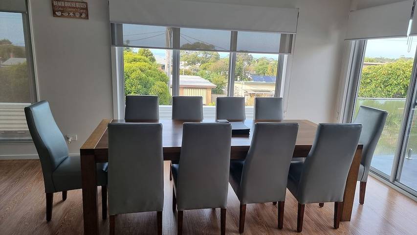 Holiday home for 13 people, with balcony and garden in Inverloch