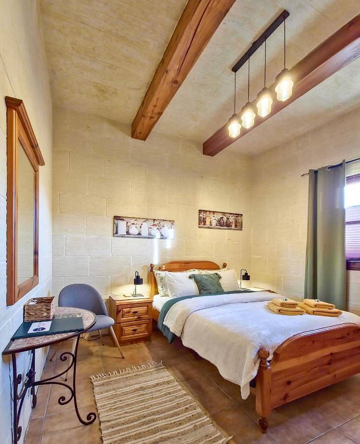 Double Room with Private External Bathroom in Nadur, Gozo