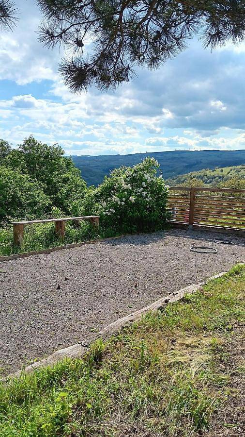 Location de vacances pour 4 personnes, avec jardin ainsi que piscine et vue à Saint-Beauzély - 2