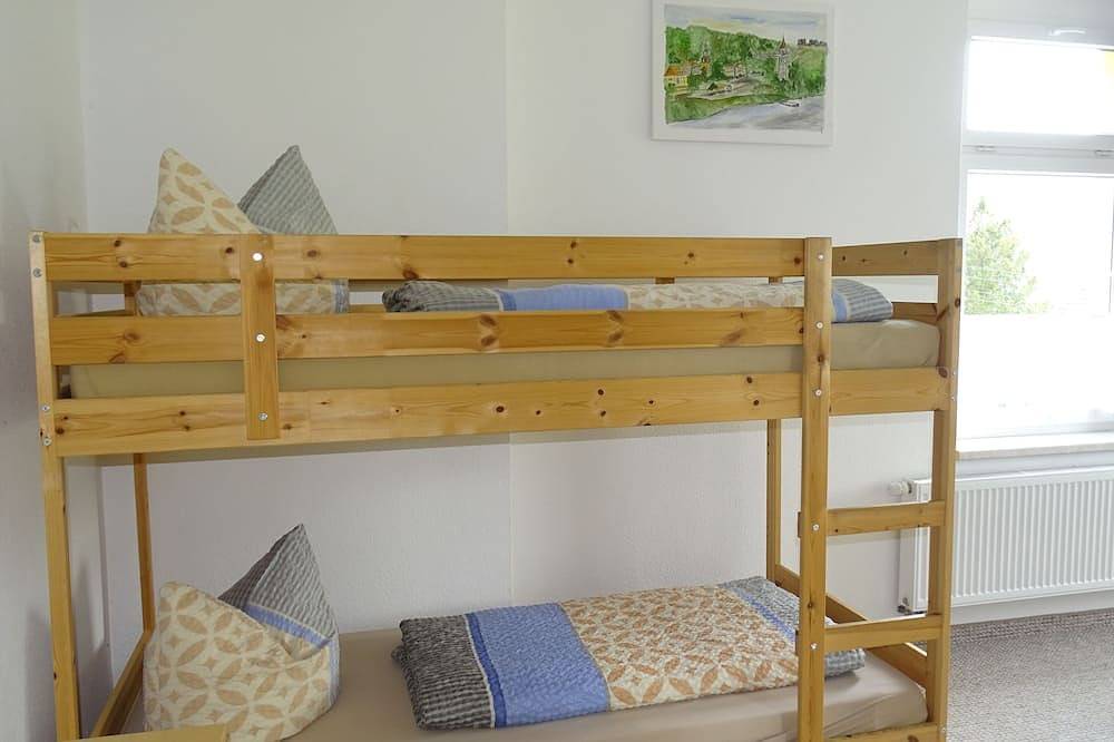 Ganze Wohnung, Ruhig, zentrale und große Wohnung für bis zu 8 Personen, Terrasse, Elbnähe in Rathmannsdorf, Elbsandsteingebirge