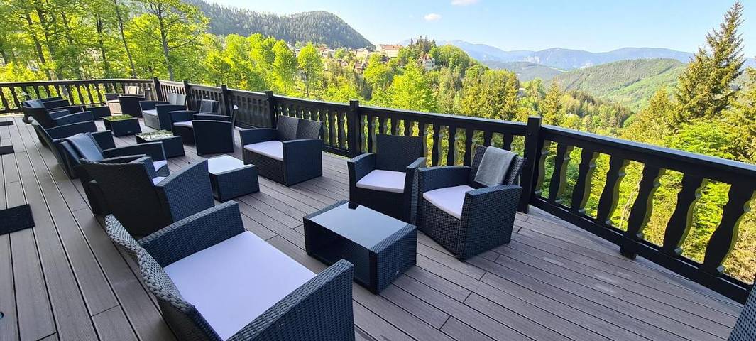 Hotel für 9 Personen, mit Terrasse und Garten sowie Sauna