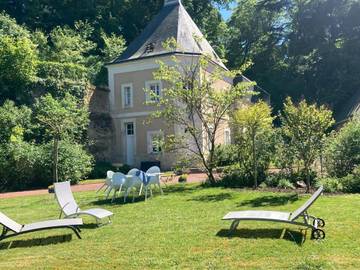 Gîte pour 9 personnes, avec terrasse et piscine ainsi que jardin et vue à Larçay