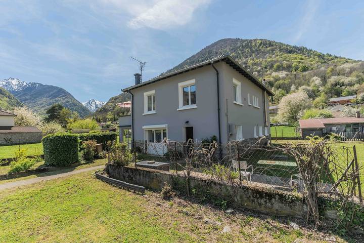 Holiday Home 'Gite Du Montcalm' with Mountain View, Shared Terrace and Wi-Fi in Auzat, Parc naturel régional des Pyrénées ariégeoises