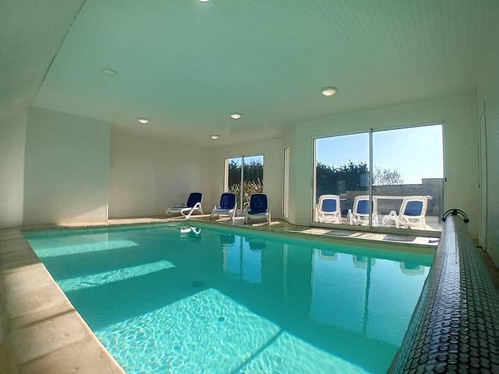 Maison de vacances pour 8 personnes, avec piscine et jacuzzi ainsi que terrasse et jardin, animaux acceptés à Plouhinec (Morbihan)