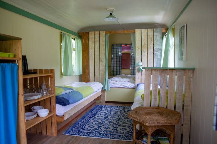 Gîte pour 5 personnes, avec terrasse ainsi que piscine et jardin à Sainte-Nathalène - 4