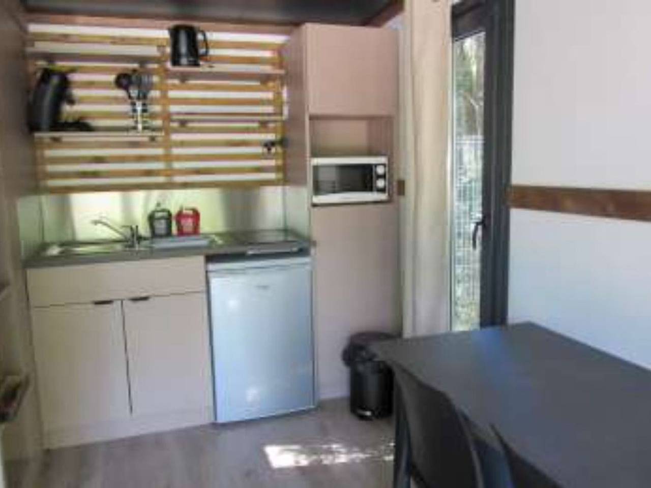 Casa Móvil Acogedora para 2 con Terraza in Tallard, Gap region