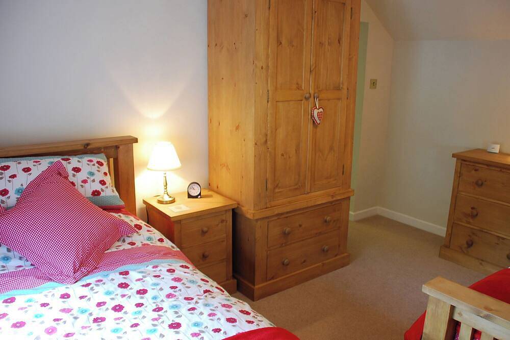 2 bedroom accommodation in Youlgreave near Bakewell in Youlgreave, Derbyshire