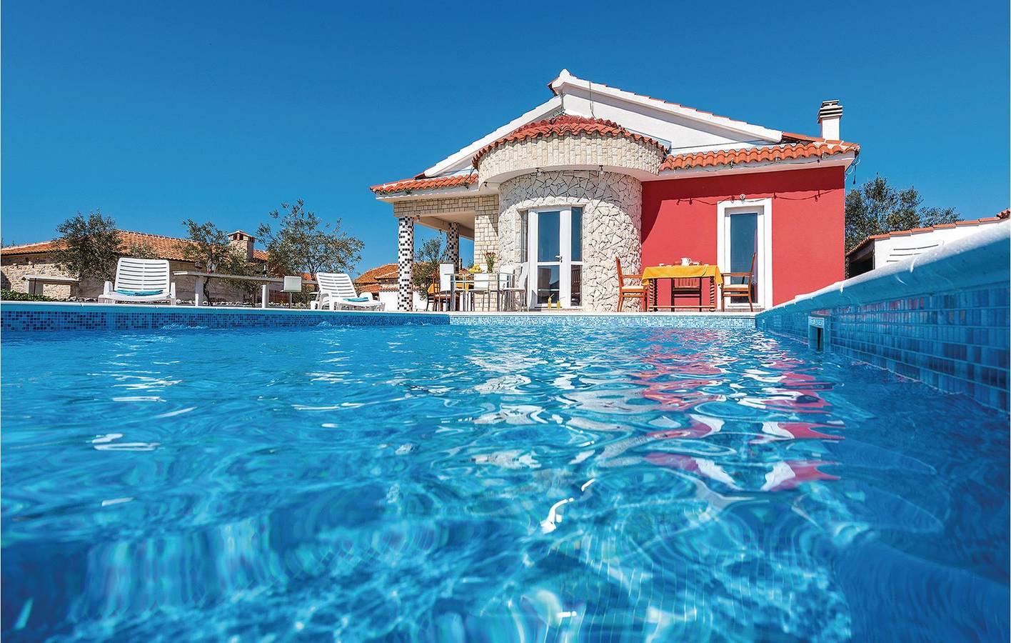 Casa de vacaciones para 10 personas con terraza in Condado de Šibenik-Knin