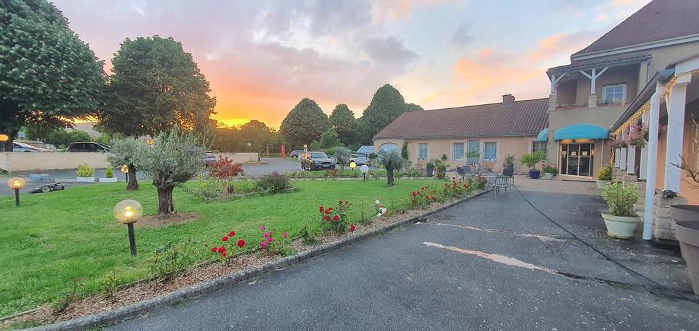 Hôtel pour 2 personnes, avec vue et jardin, animaux acceptés à Cluny - 2