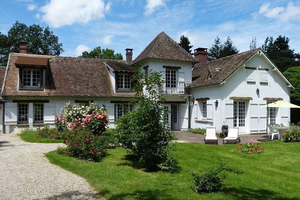 Maison de charme avec piscine,   parc 10.000 m²,  proche Paris, 3 sdb. in Orgerus, Yvelines