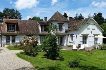 Gîte pour 11 personnes, avec jardin à Orgerus